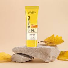 Jovees Sun Protective SPF 40 (50gm)